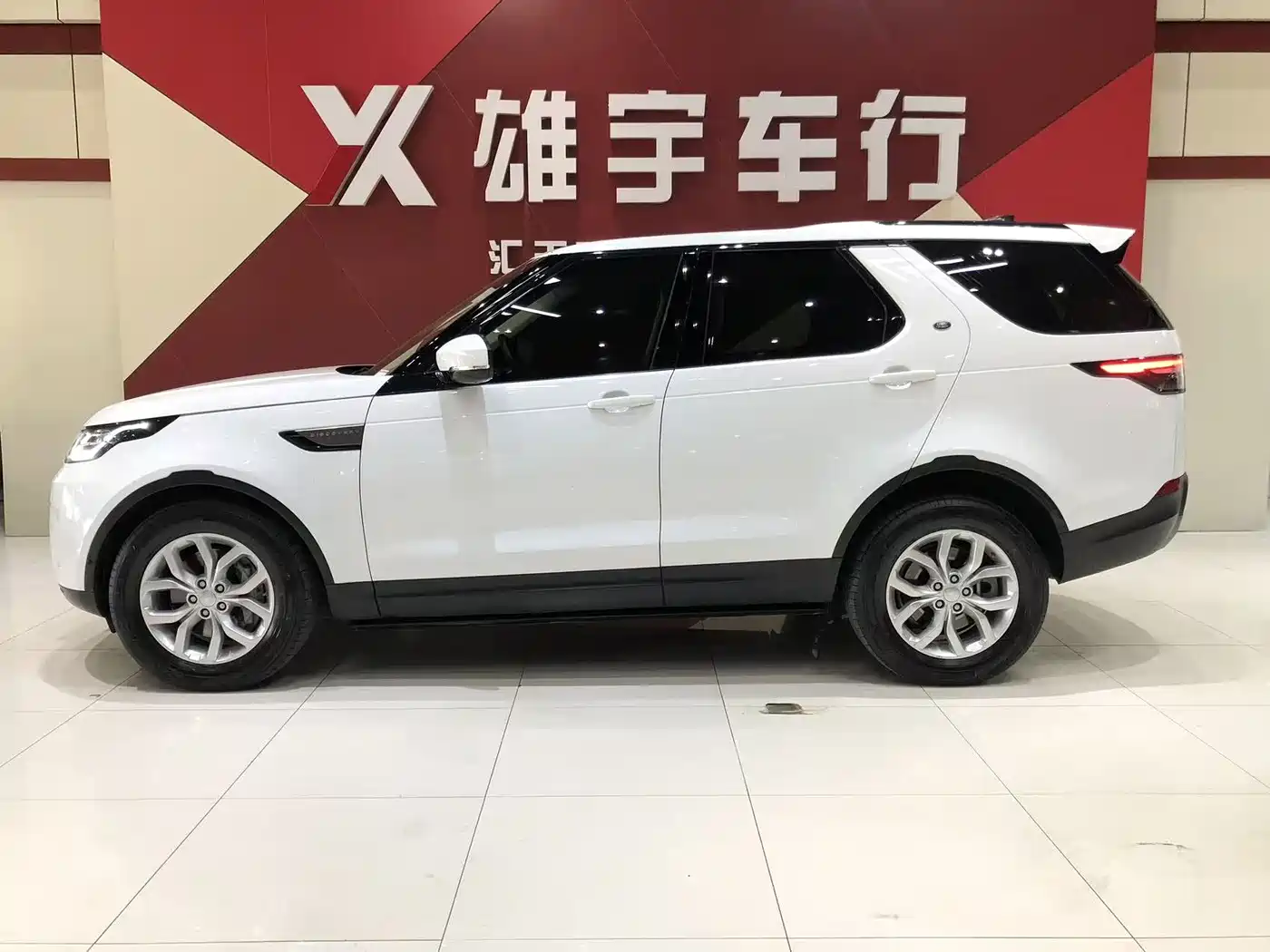 Land Rover Discovery 2018 3.0 SC V6 SE фото 3