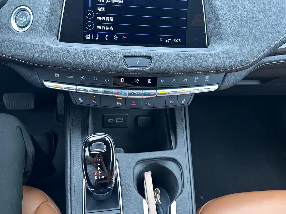 CADILLAC XT4