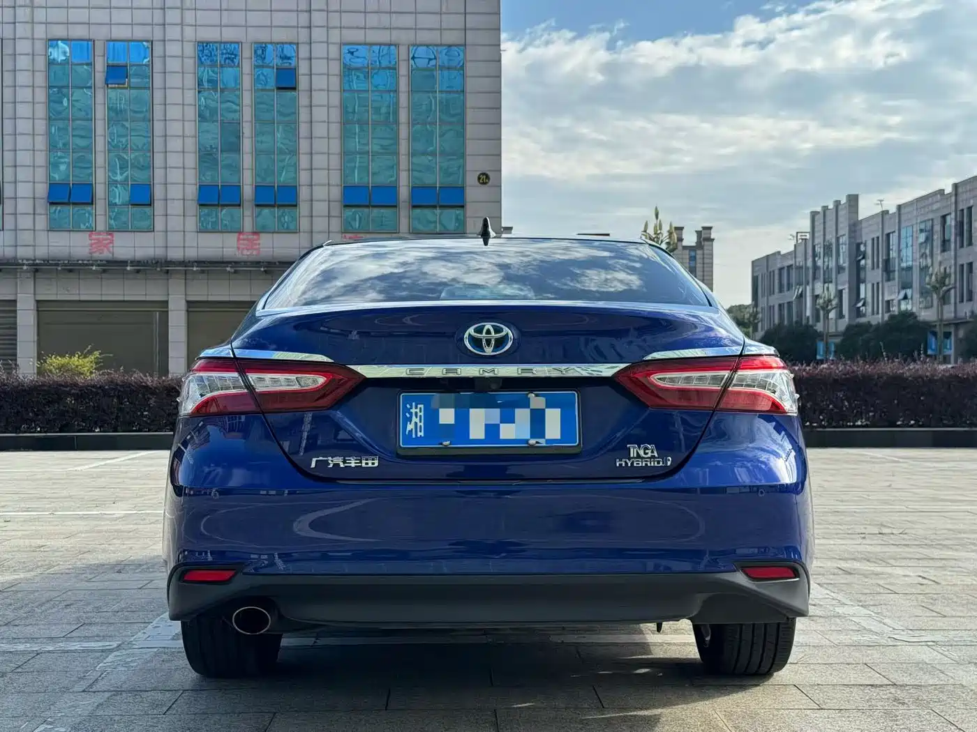 Фото 8 - Toyota Camry