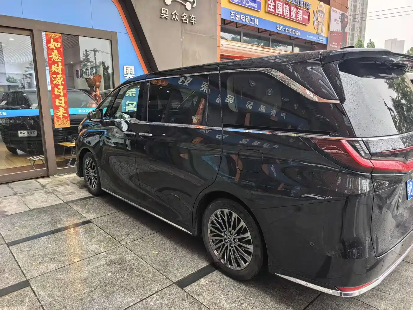Lexus LM 2023 350h 7-Seater Elegance Edition фото 12