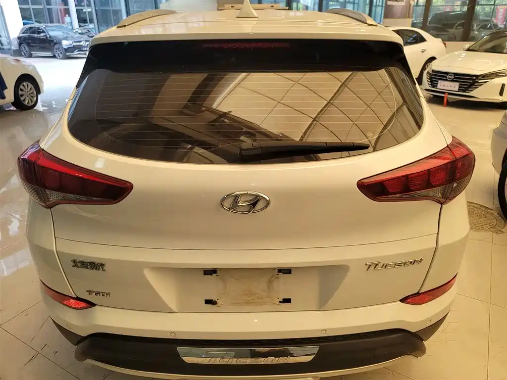 HYUNDAI TUCSON