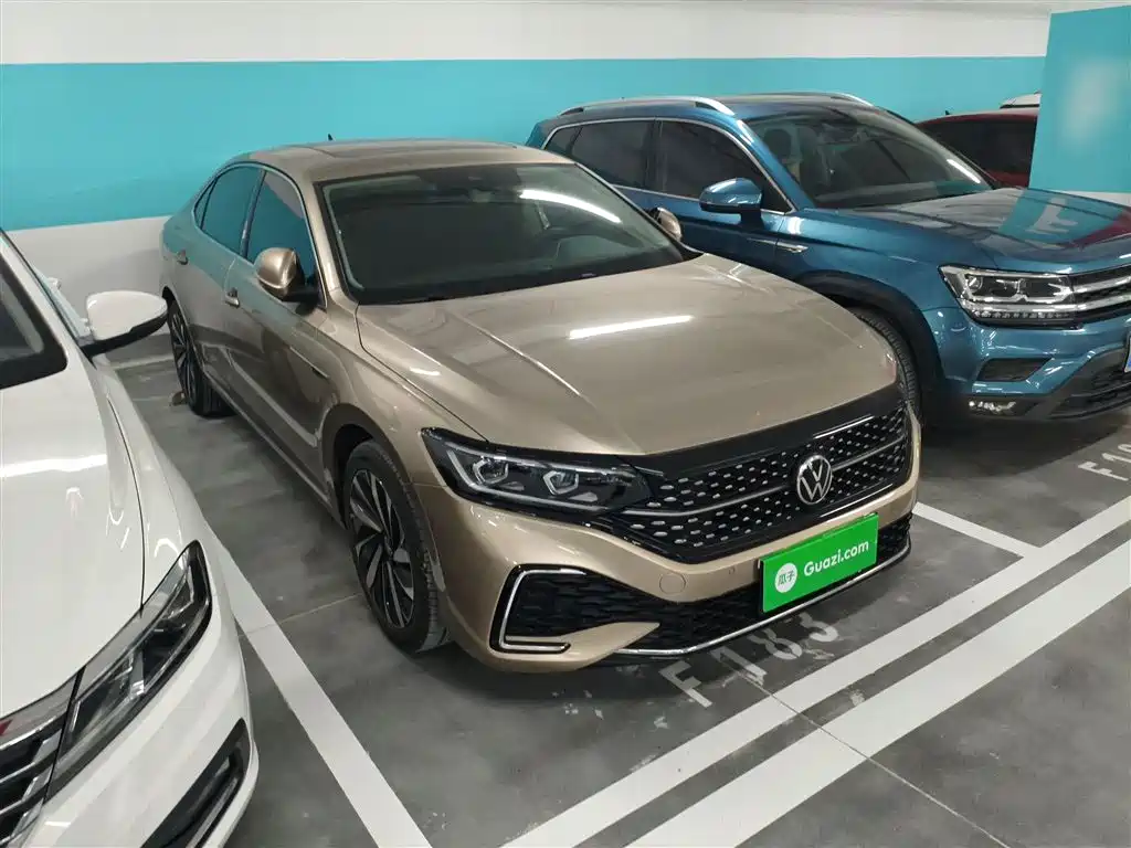 Volkswagen Passat 2022 330TSI Starlight Luxury Edition фото 27
