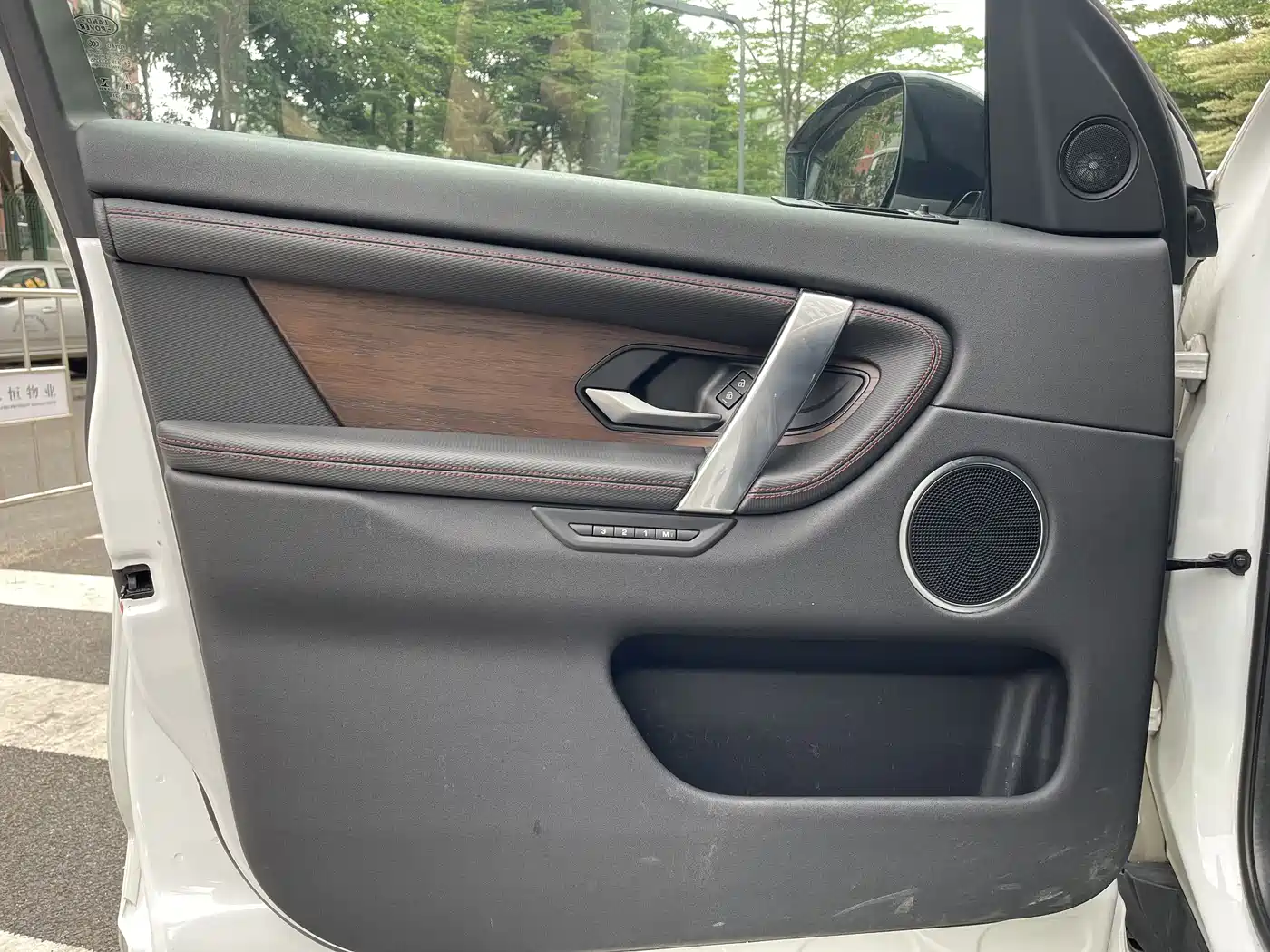 LAND ROVER DISCOVER NEW ENERGY SOURCES FOR SPORTS