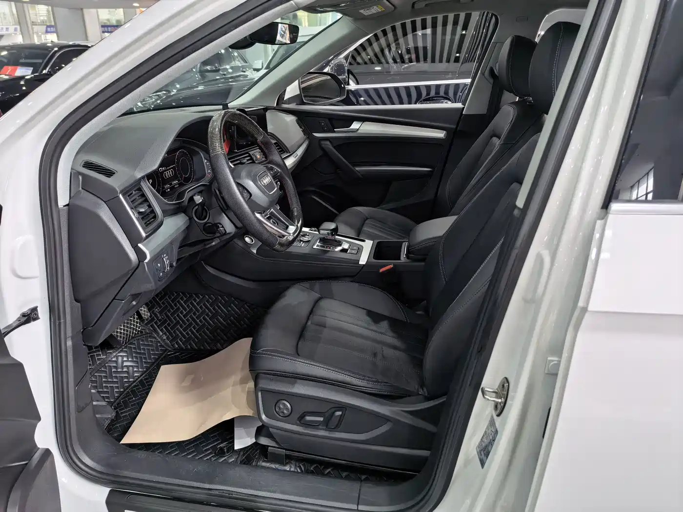 Audi Q5L 2020 Facelift 40 TFSI Honor Fashion фото 6