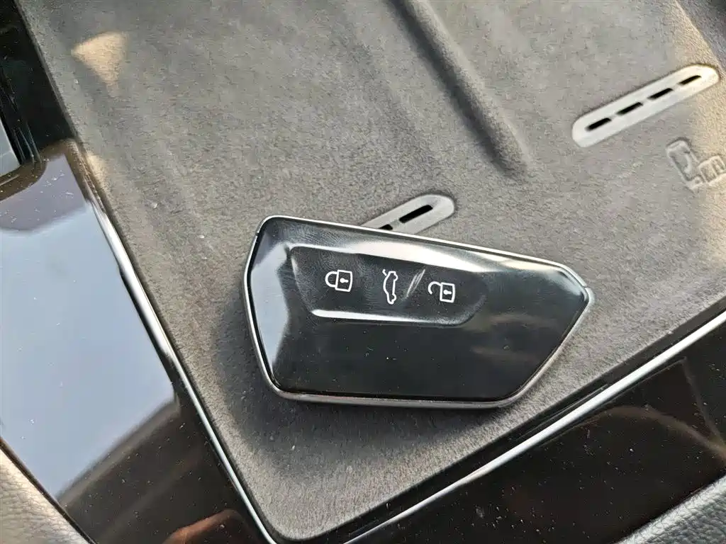 Volkswagen Talagon 2025 Model 450TSI AWD Premium 6-Seater фото 17