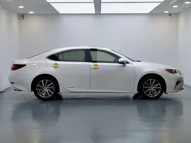 Lexus ES 2015 300h Comfort Edition фото 3