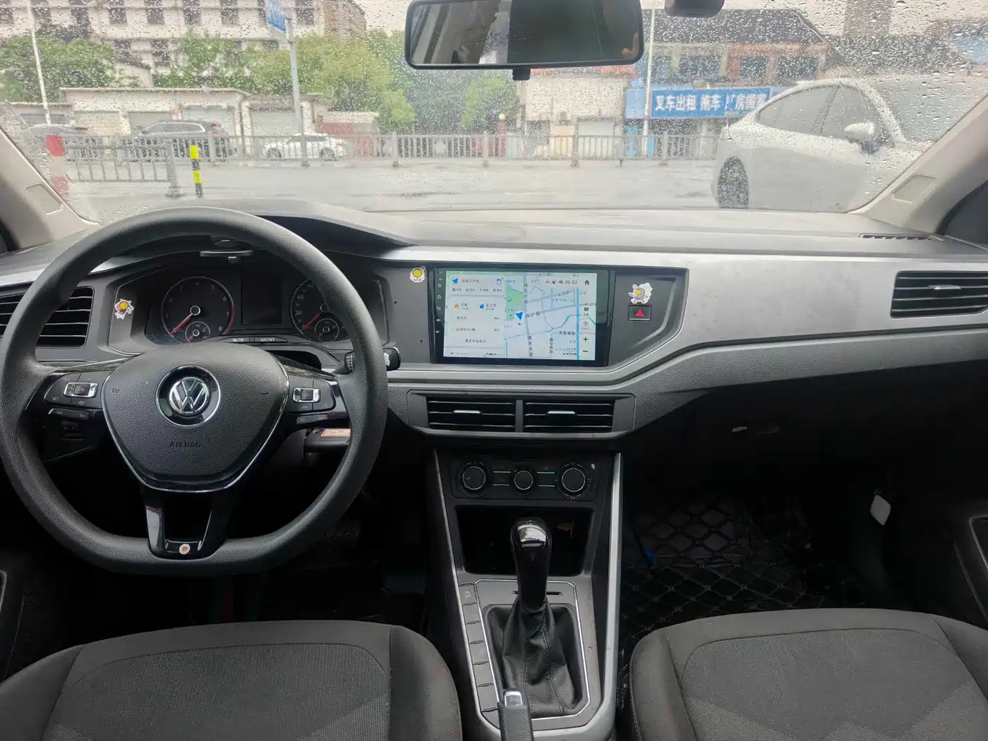 VOLKSWAGEN POLO
