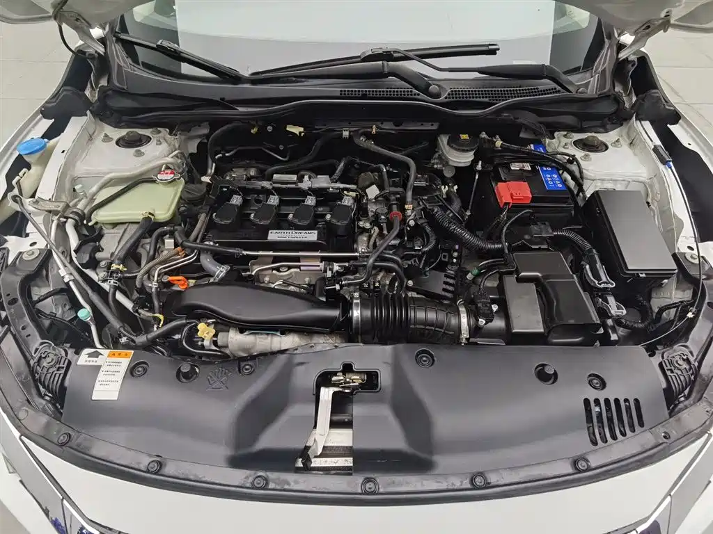 Honda Civic 2016 220TURBO CVT Luxury Edition фото 6