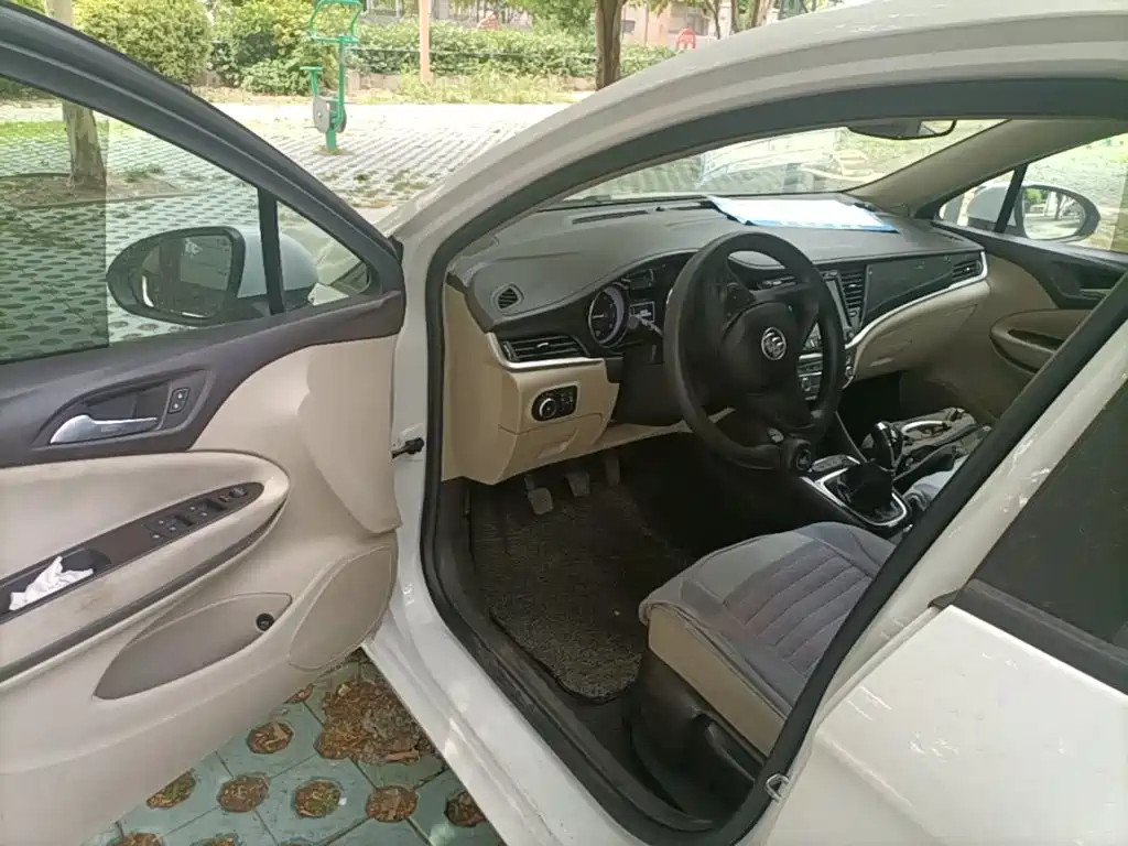 Photo 16 - Buick Verano