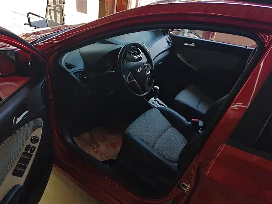 Hyundai Reina 2014 Model 1.6L Automatic TOP фото 9