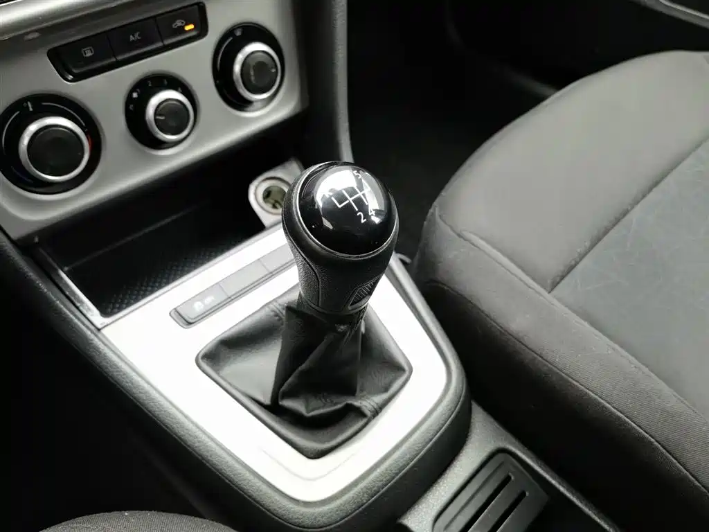 Volkswagen Lavida 2013 Facelift Classic 1.6L Manual Trend фото 13