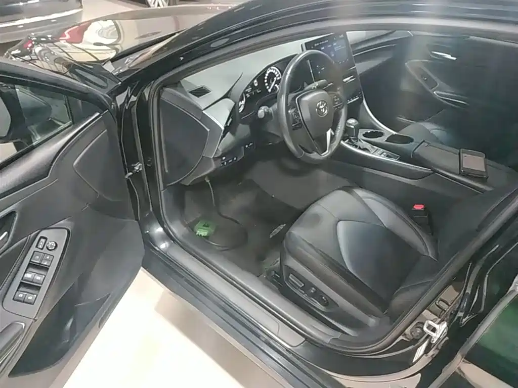 Toyota Avalon 2022 Hybrid 2.5L Luxury Edition фото 16