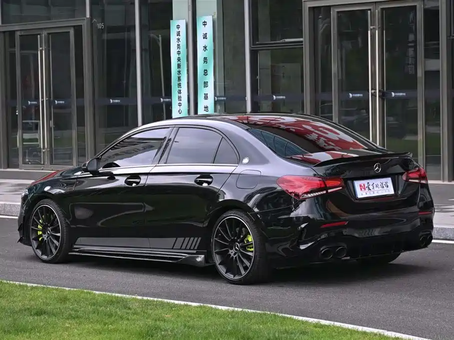 Mercedes-Benz A-Class AMG 2023 Model Year AMG A 35 L 4MATIC фото 3