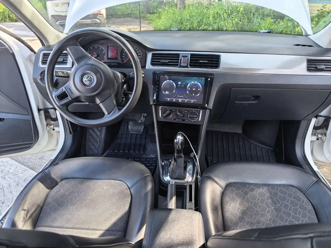 Volkswagen Santana 2015 1.6L Automatic Comfort Edition фото 16