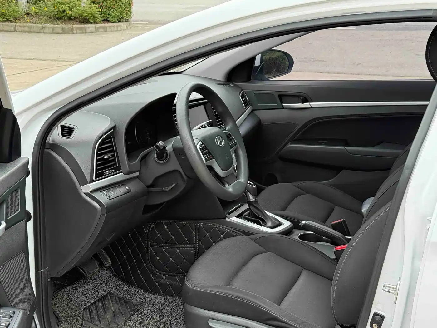 Hyundai Elantra 2016 Model 1.6L Automatic Smart Elite фото 8