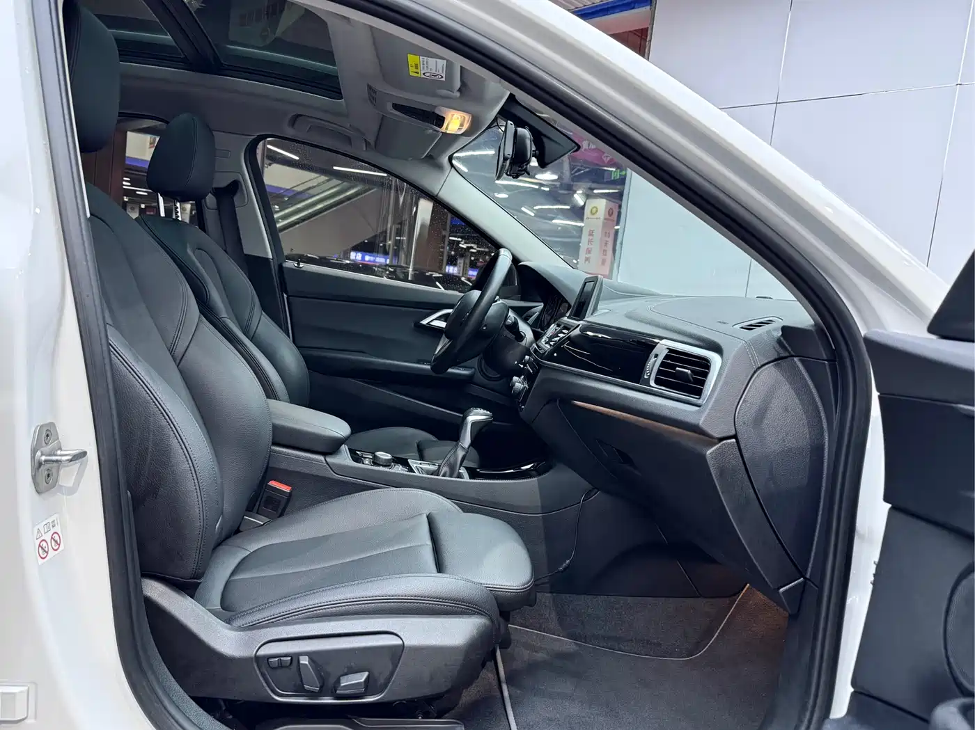 BMW 1 Series 2018 118i Sport Edition фото 16