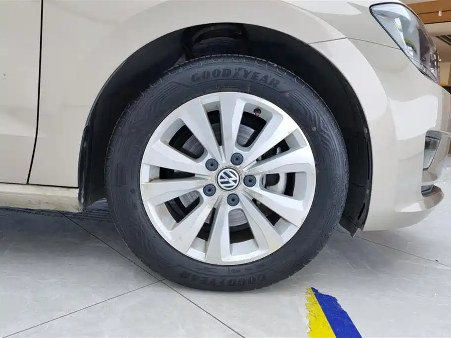 Volkswagen Golf Sportsvan 2016 230TSI Automatic Progressive фото 6