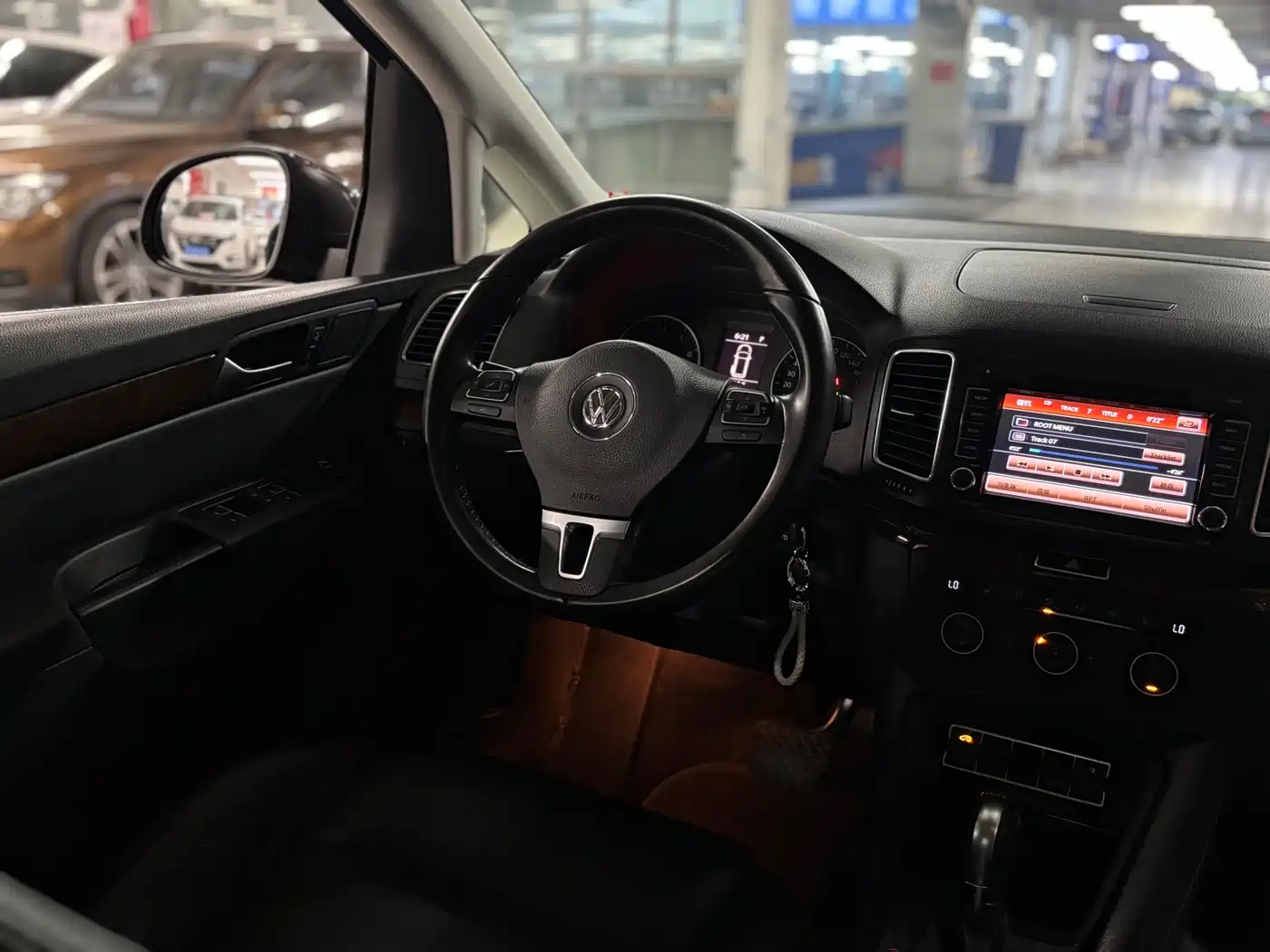 Volkswagen Sharan 2015 1.8TSI Comfort фото 11