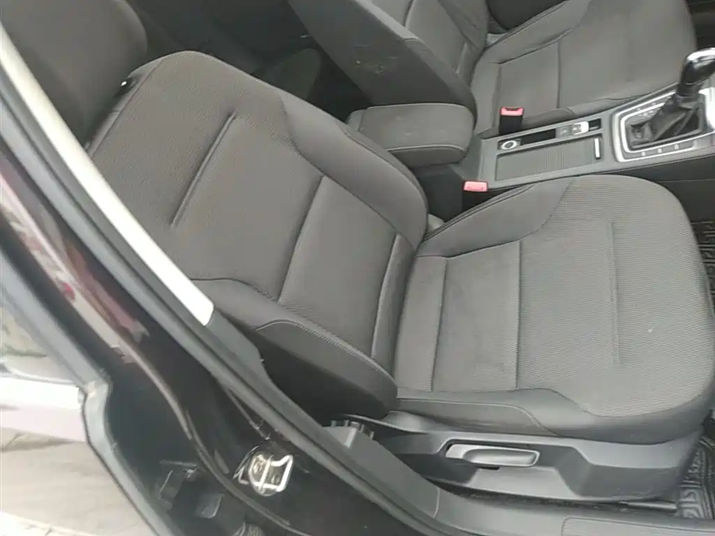 Volkswagen Golf 2016 230TSI Automatic Comfort фото 25