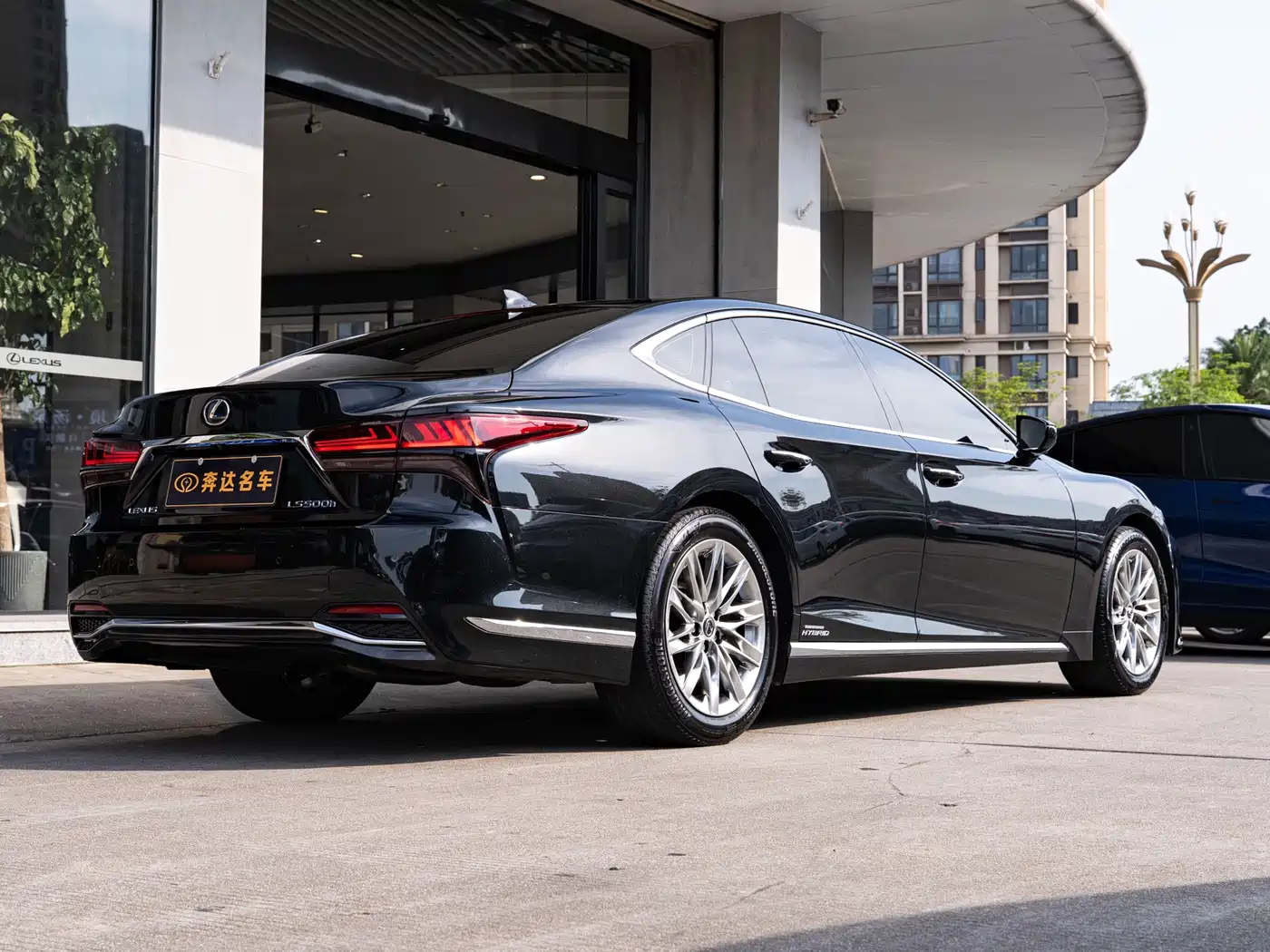 Lexus LS 2021 500h Luxury Edition фото 3