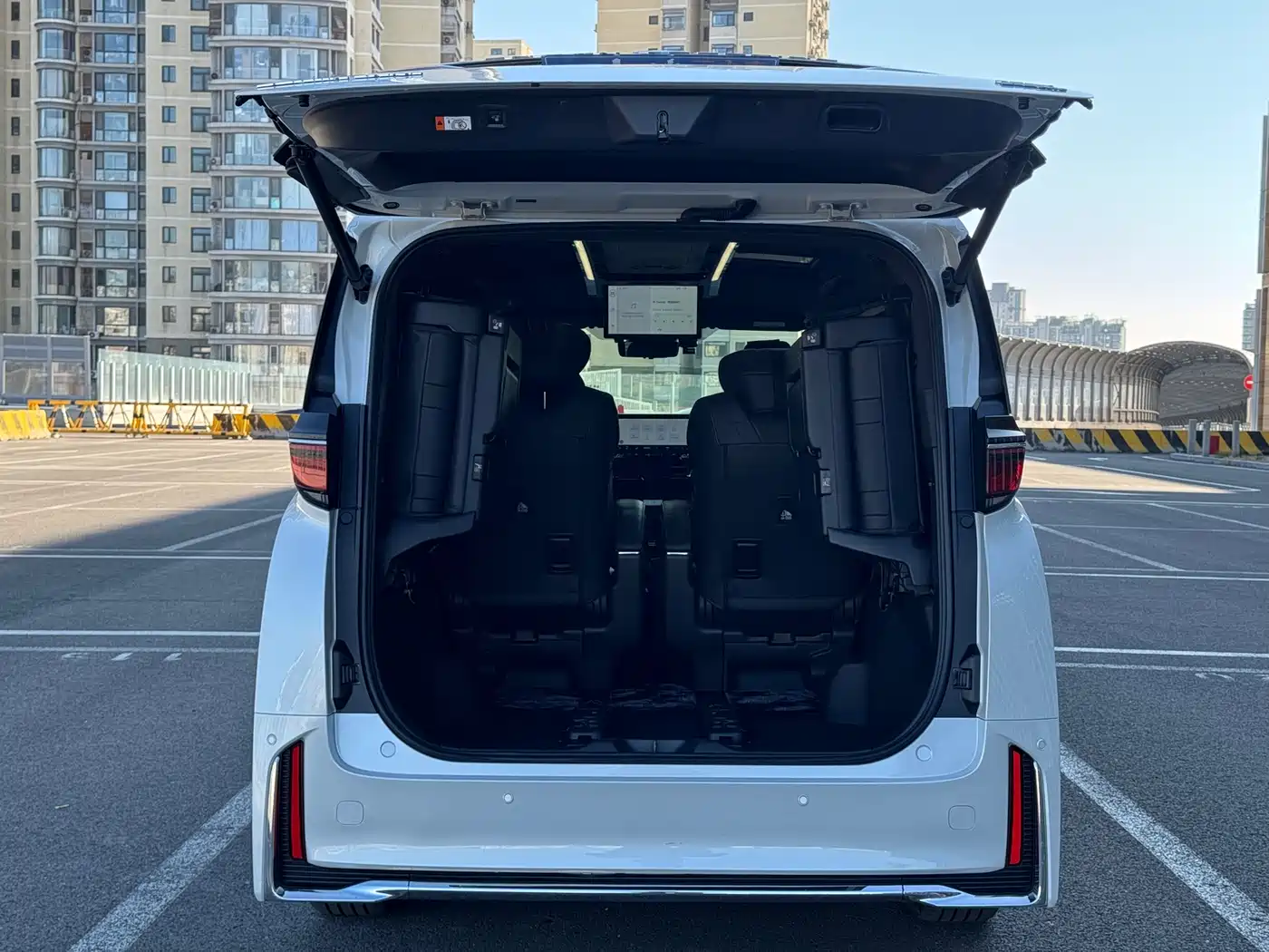 Toyota Vellfire 2024 Crown Hybrid 2.5L Executive Premium Edition фото 20