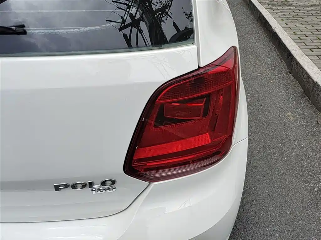 Volkswagen Polo 2016 1.6L Automatic Comfort фото 8