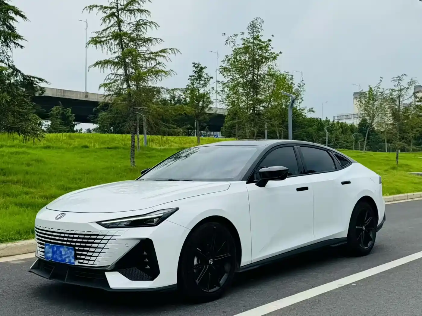 Changan UNI-V 2023 1.5T Luxury Edition