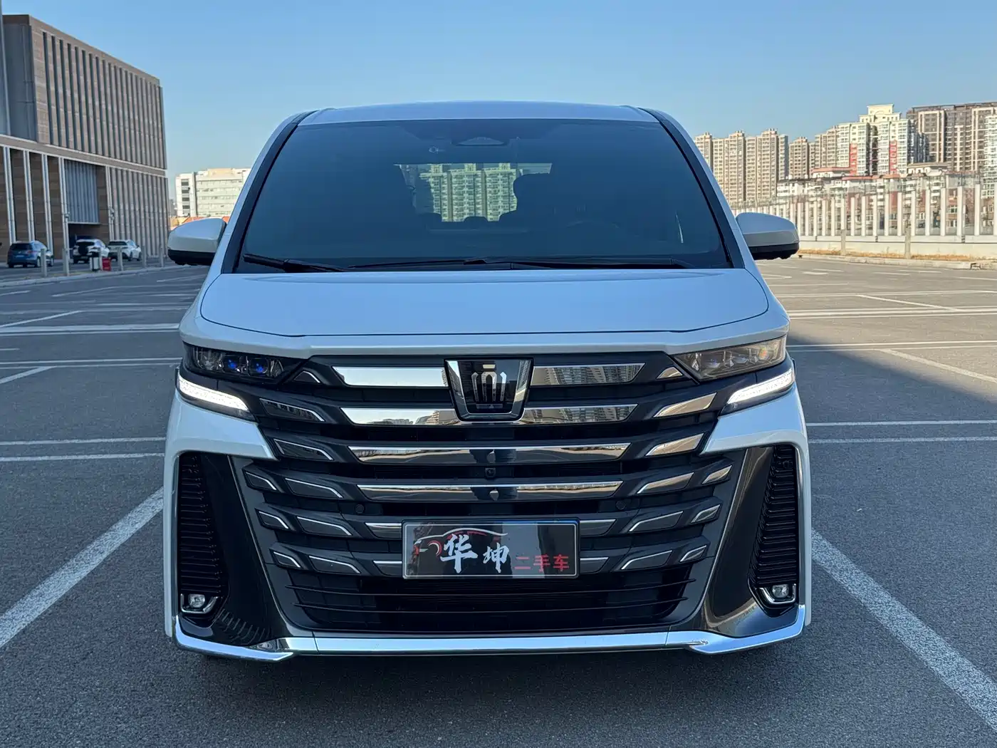 Toyota Vellfire 2024 Crown Hybrid 2.5L Executive Premium Edition фото 12