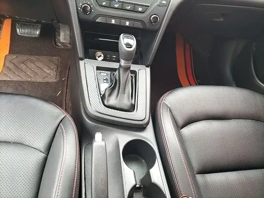 Hyundai Elantra 2016 1.4T DCT Dynamic·Vitality фото 14