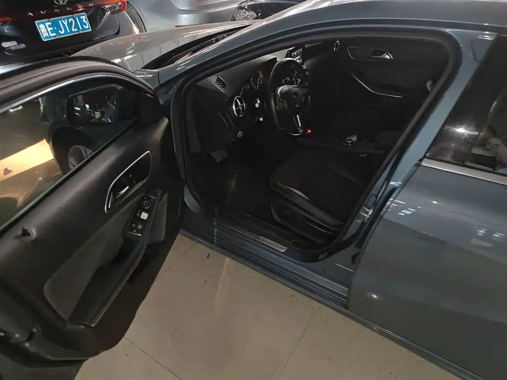 Mercedes-Benz A-Class (Import) 2015 A 180 фото 12