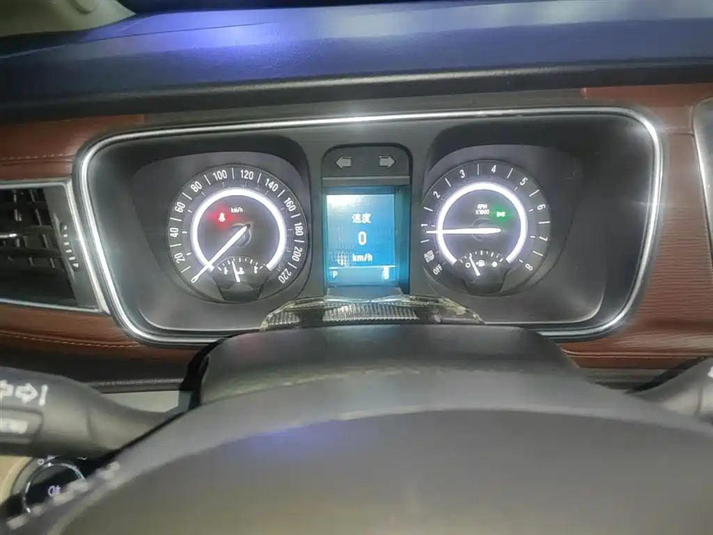 Buick GL8 2018 28T Luxury Model China VI фото 4