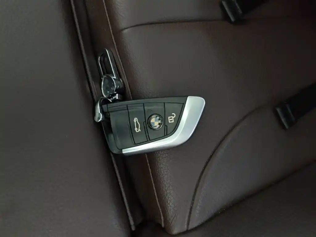 BMW X1 2016 sDrive18Li Luxury Model фото 9