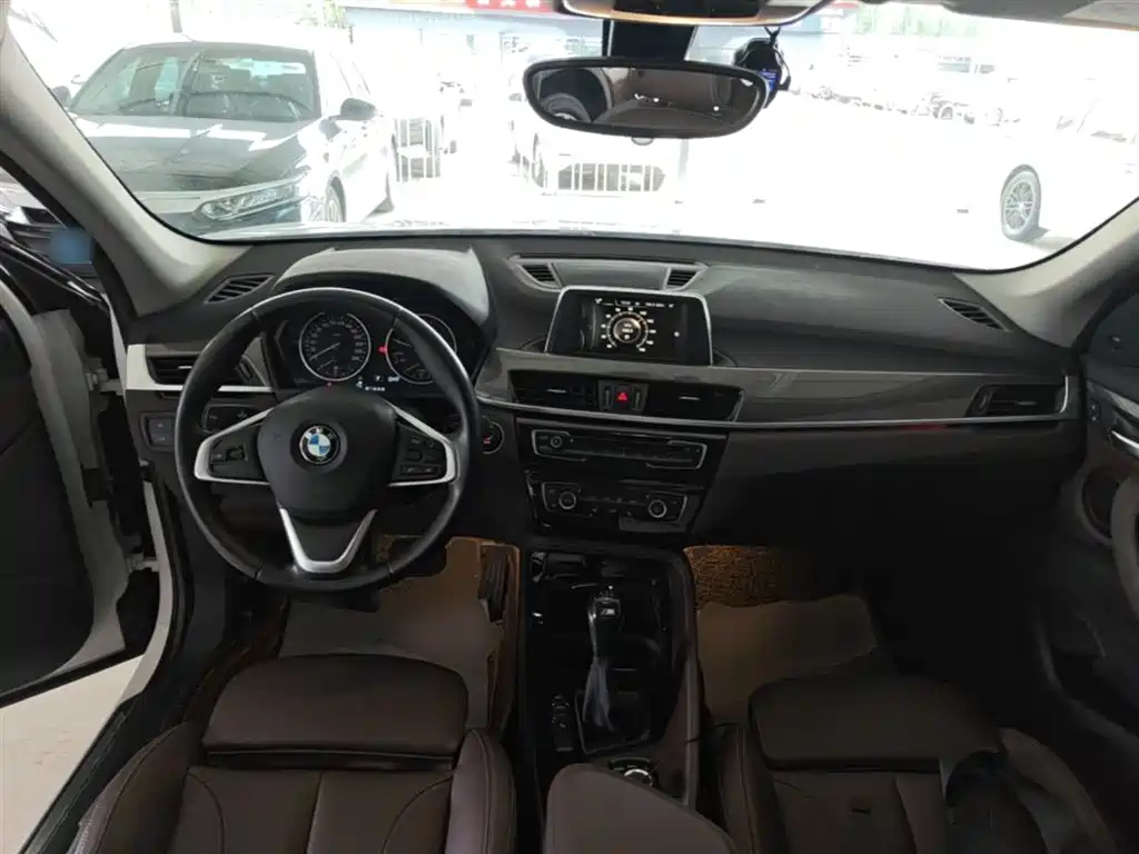 BMW X1 2016 sDrive18Li Luxury Model фото 10