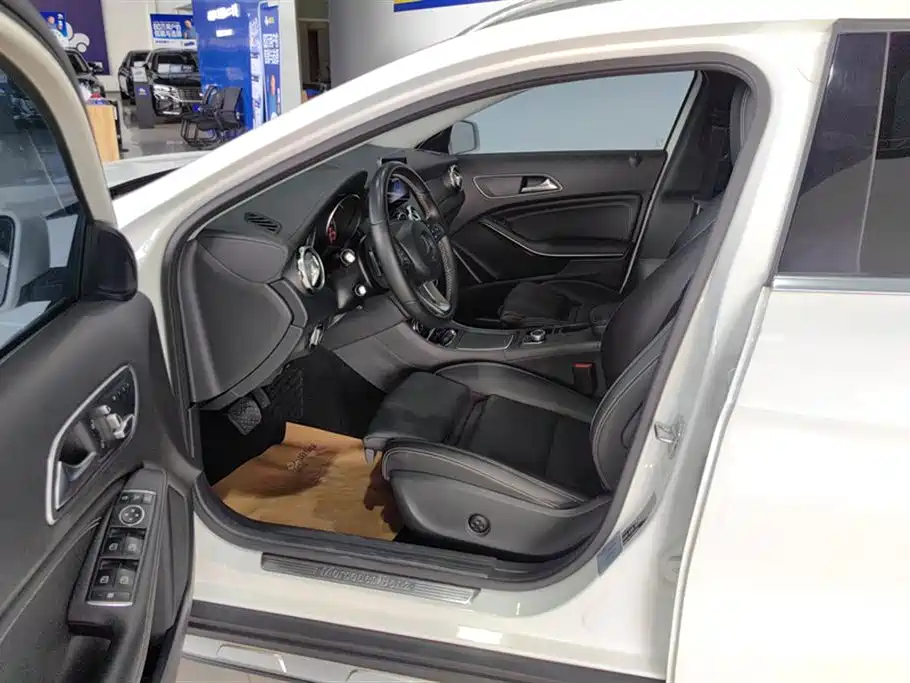 Mercedes-Benz GLA 2018 GLA 200 Fashion фото 9