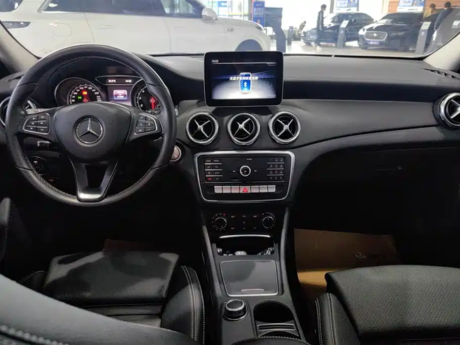 Mercedes-Benz GLA 2018 GLA 200 Fashion фото 12
