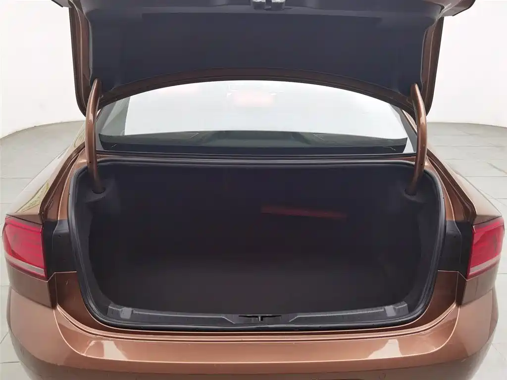 Volkswagen Lamando 2018 230TSI DSG Trend Edition фото 16