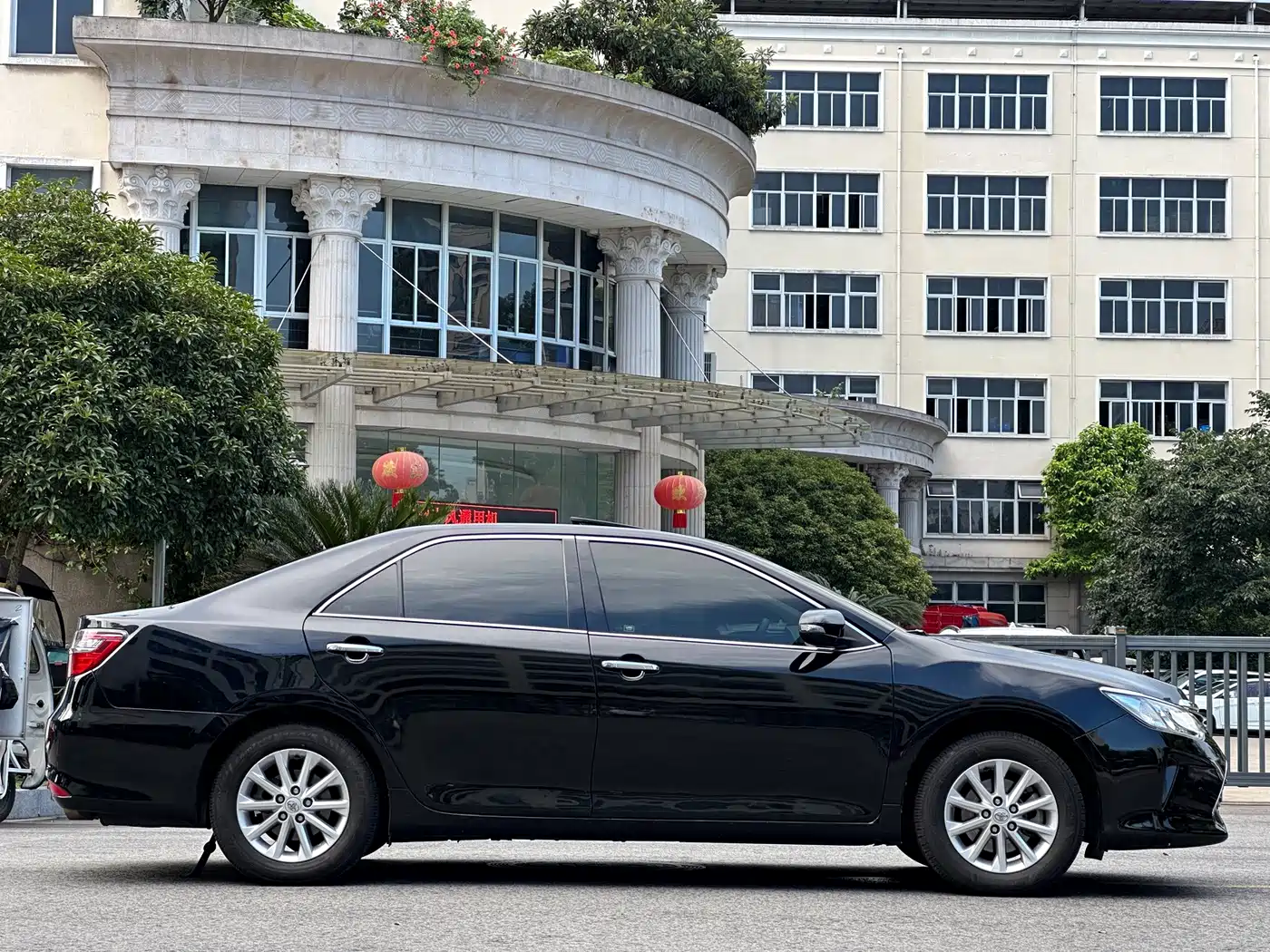 Фото 8 - Toyota Camry
