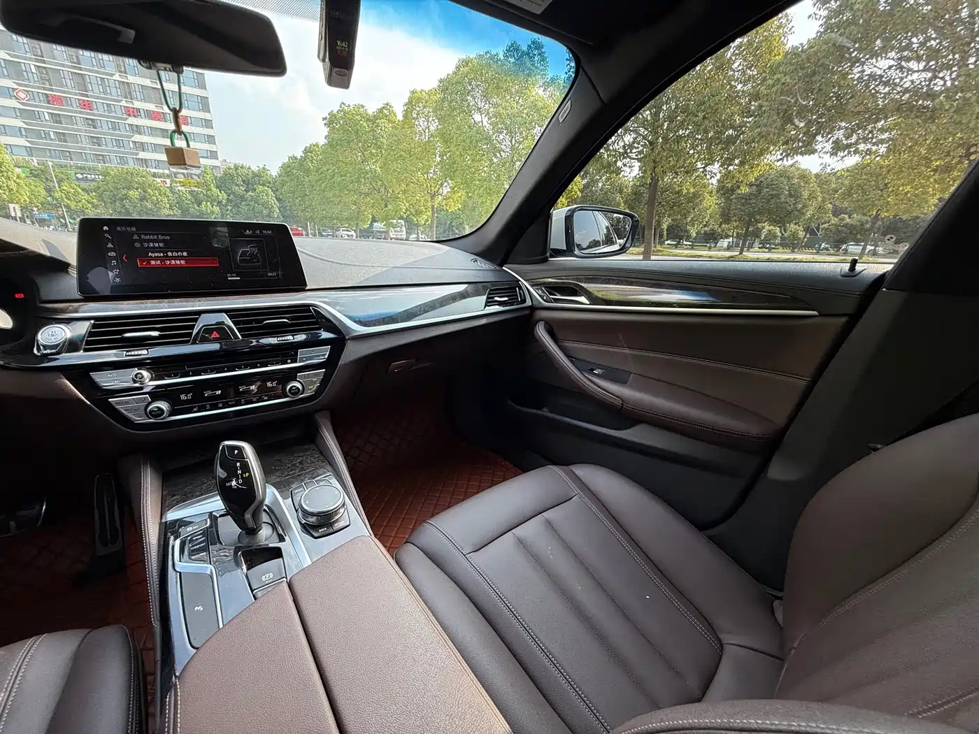 BMW 5 Series 2019 525Li M Sport Package фото 12