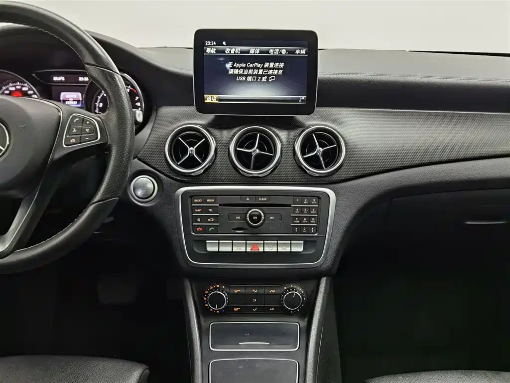 Mercedes-Benz GLA 2017 GLA 200 Fashion фото 12
