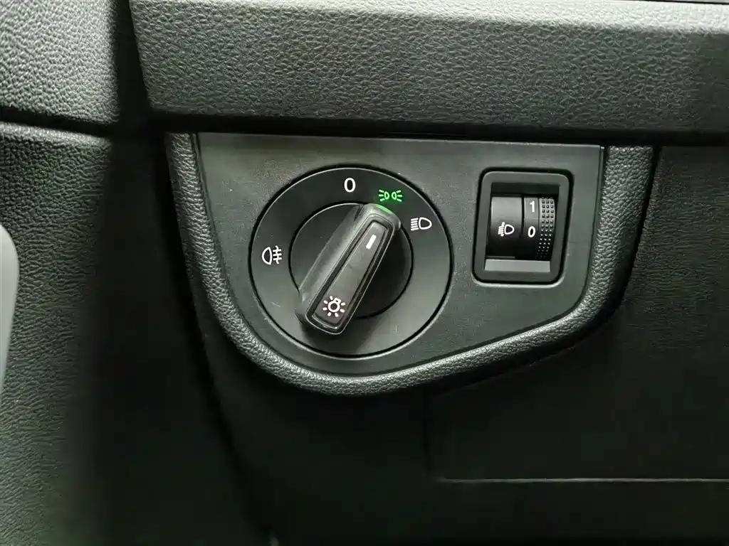 Volkswagen Polo 2023 Facelift Plus 1.5L Auto Joyful Living Edition фото 21