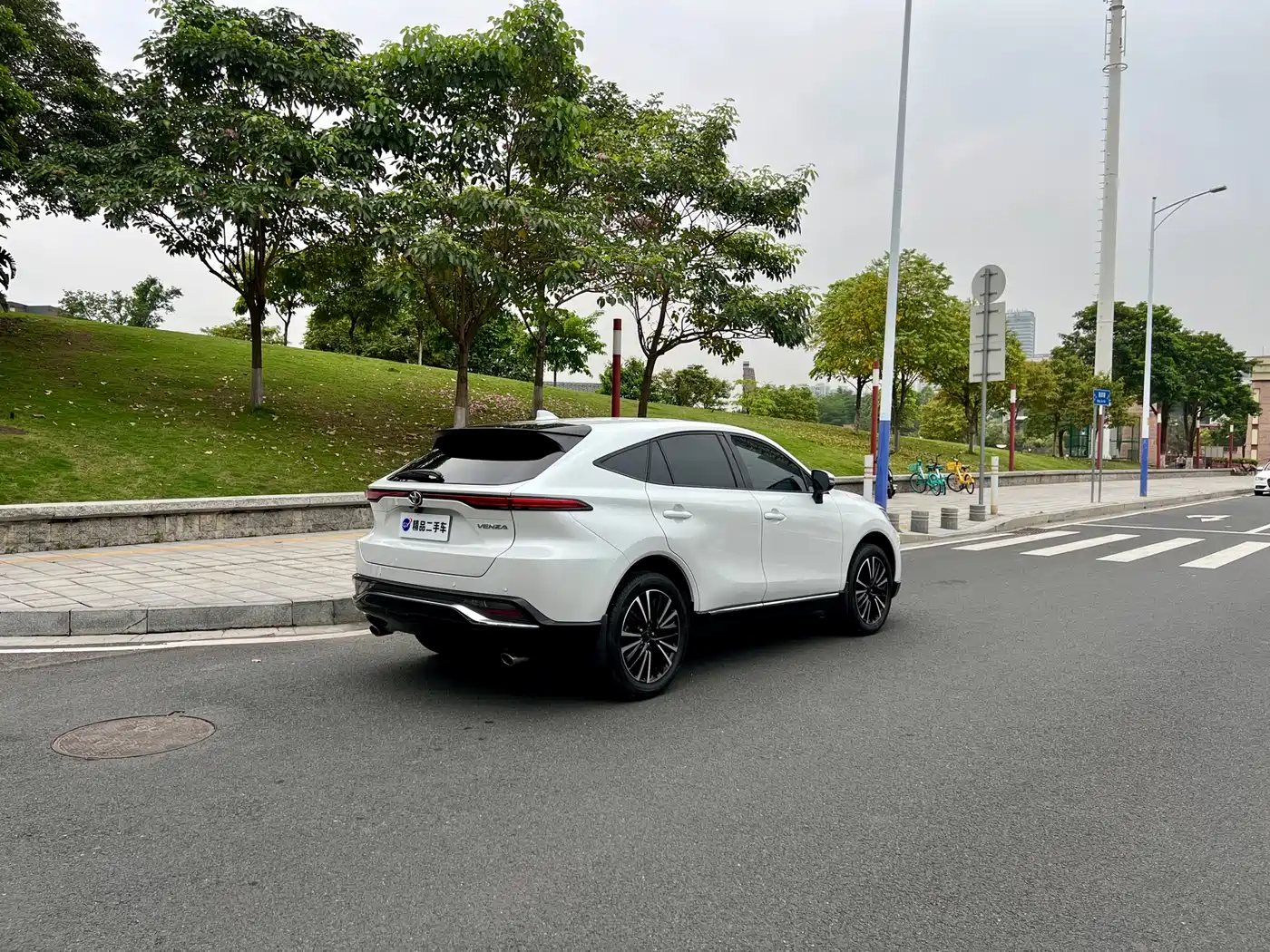 Toyota Venza 2022 2.0L CVT 2WD Premium фото 29