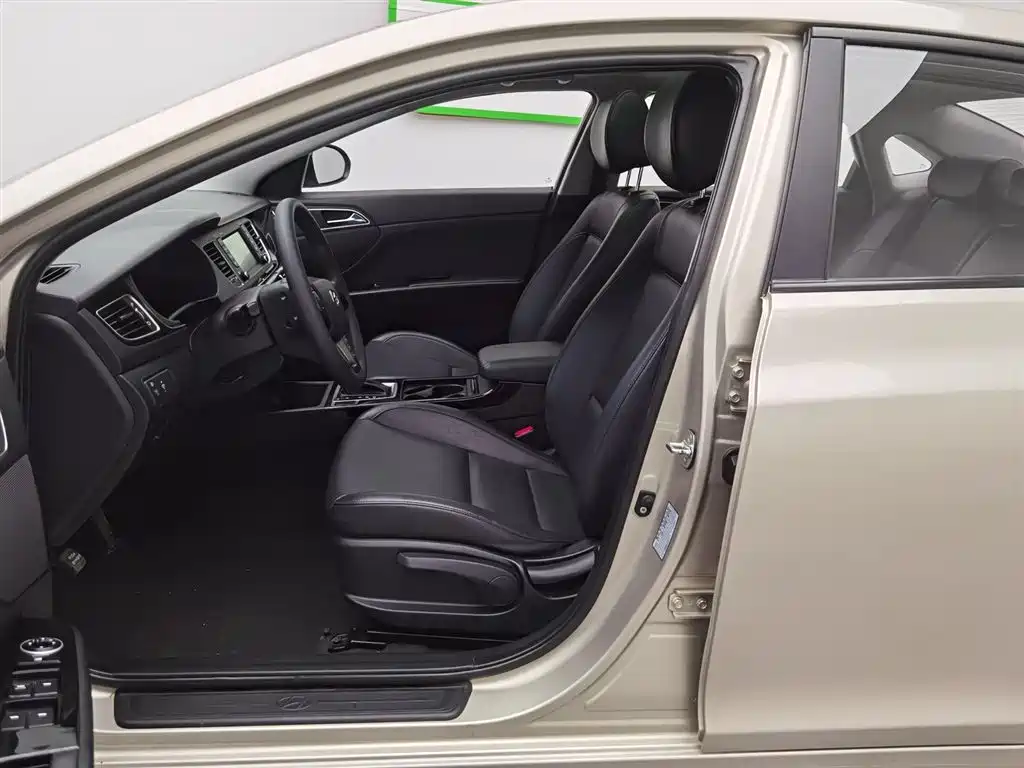 Hyundai Mistra 2016 1.8L Automatic Smart GLS фото 10