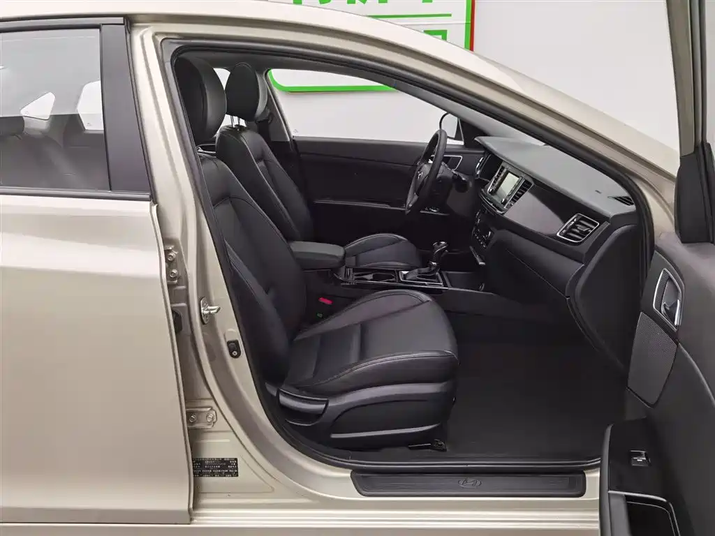 Hyundai Mistra 2016 1.8L Automatic Smart GLS фото 23