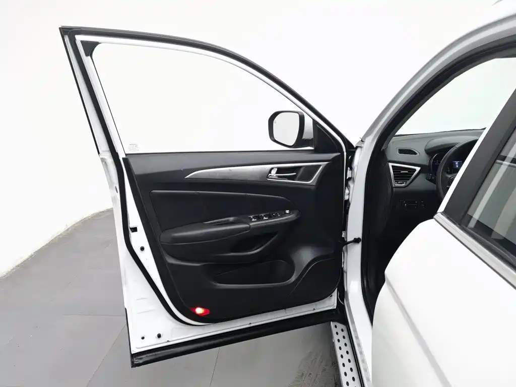 Фото 8 - Changan CS75