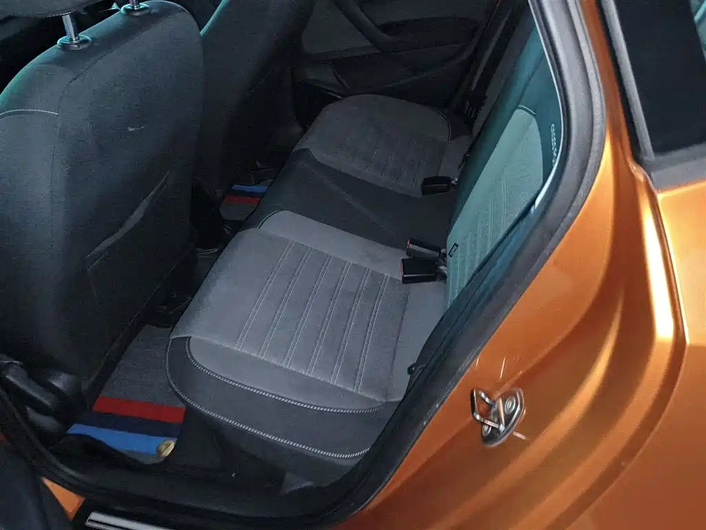 Volkswagen Polo 2014 1.6L Cross Polo Automatic фото 13