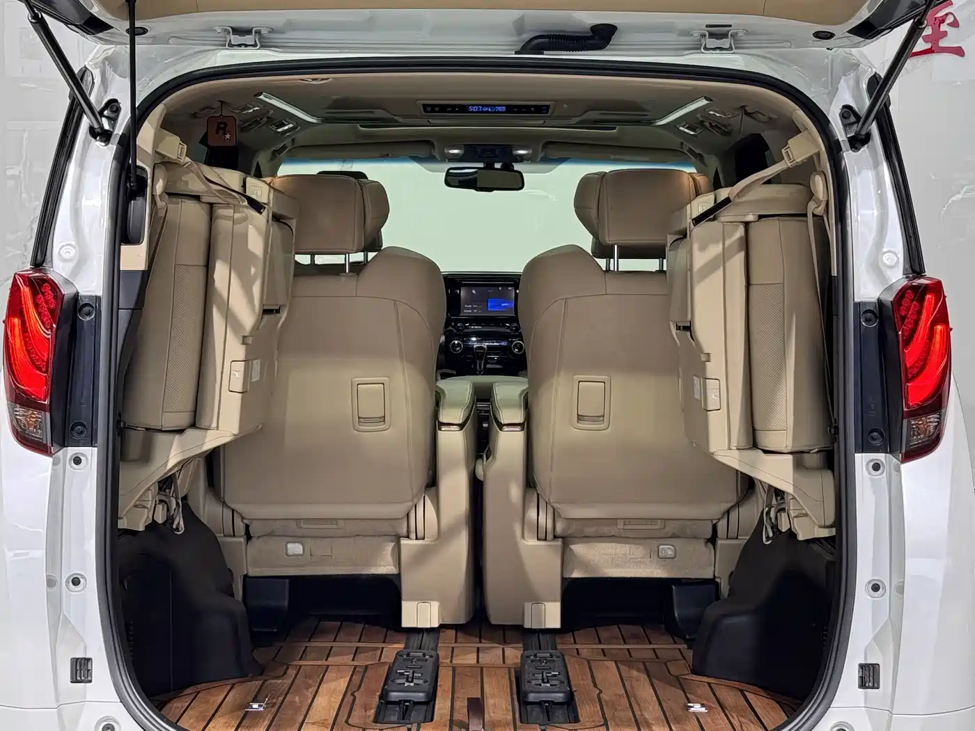 Toyota Alphard 2018 3.5L Premium фото 20