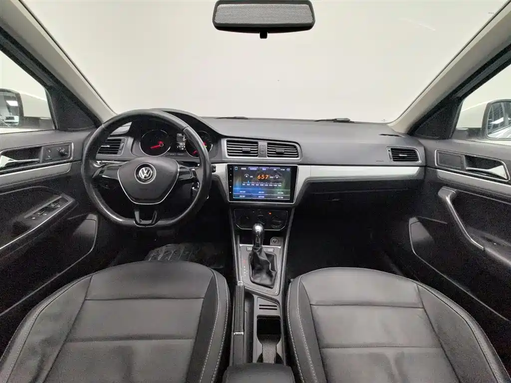 Volkswagen Lavida Tour 2015 1.6L Automatic Comfort Edition фото 5