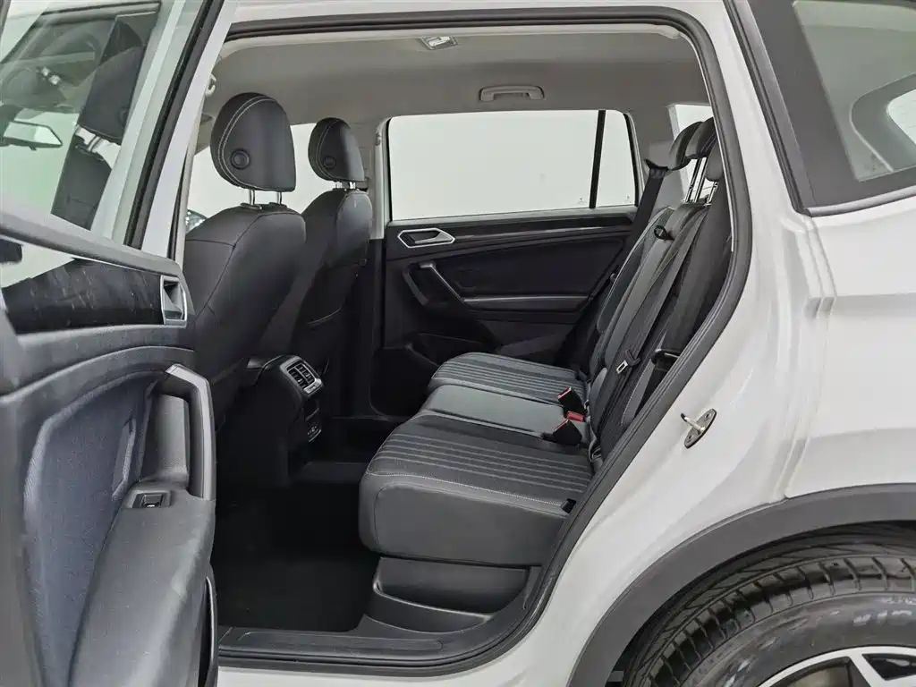 Volkswagen Tiguan L 2023 330TSI Auto 2WD Comfort Edition фото 15