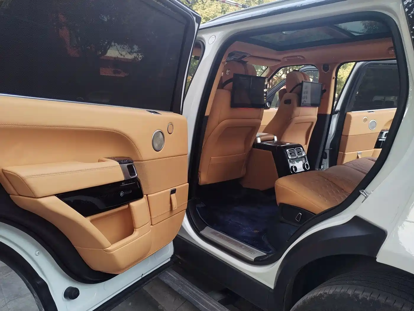 Land Rover Range Rover 2015 3.0 SC V6 Vogue SE Genesis Extended Edition фото 4
