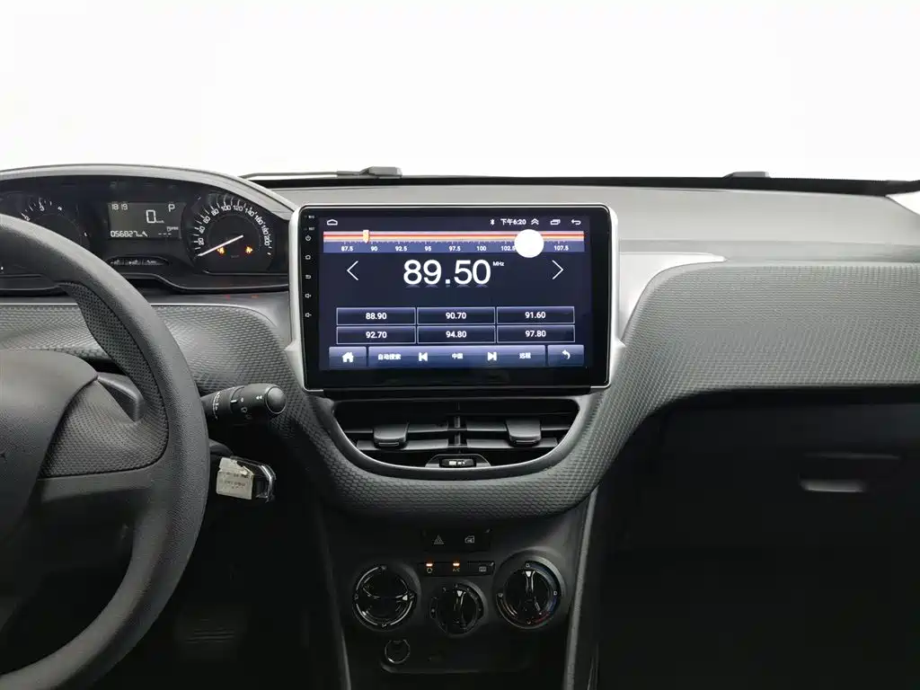Peugeot 2008 2014 1.6L Automatic Trend Edition фото 12